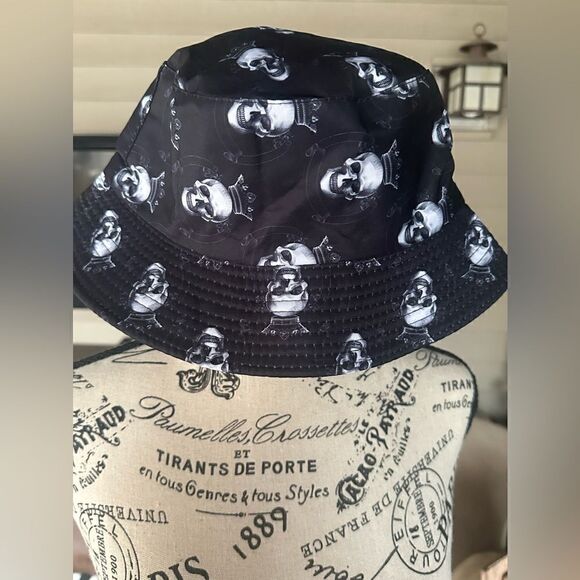 Black and white skull bucket hat, one size fits most - Picture 2 of 4
